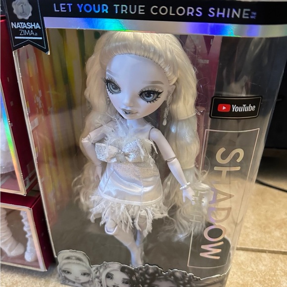 MGA Rainbow High Shadow High Series 1 NATASHA ZIMA Teen Fashion Doll Grayscale - Picture 3 of 4